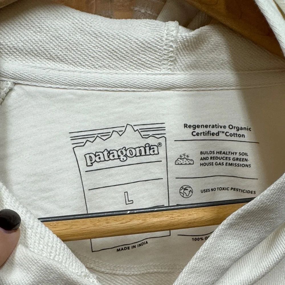Like New Patagonia Women's Cream Crop Hoodie L - Picture 2 of 4